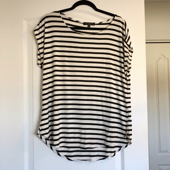 🛍 3/$20 SALE - Black & White Striped T-Shirt